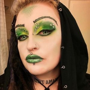 Meet your Posher, Manda